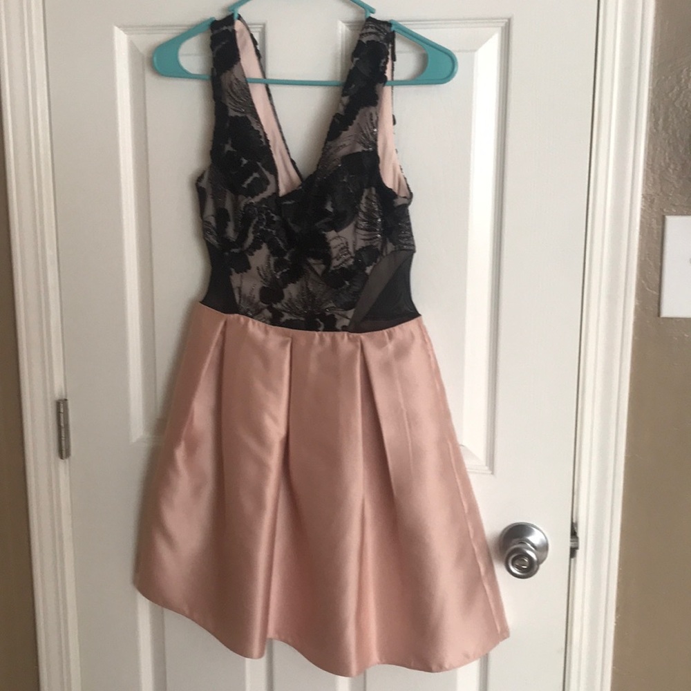 Very cute dress! Good for a fancy event!